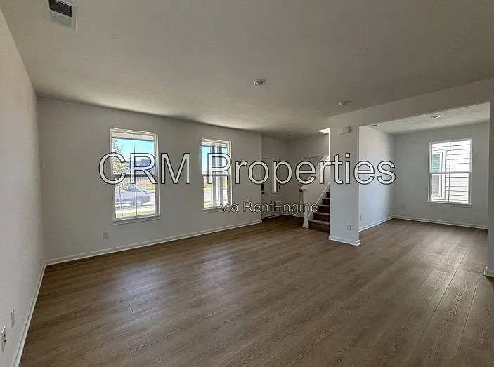 3 bed, 2.5 bath, 1912 sqft, $2,400 — Photo 4