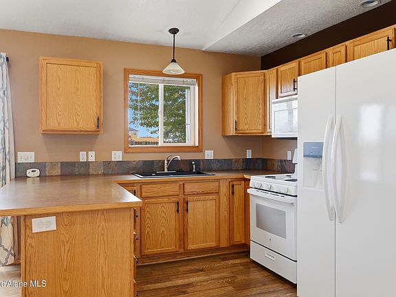 2nd image of 2768 E Knapp Cir