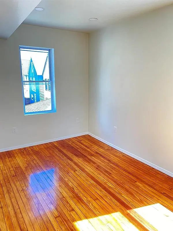 4 bed, 1.0 bath, $3,000 — Photo 4