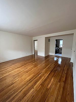 5th image of 4 Stratford Ave #2A