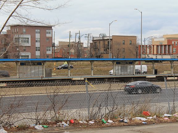 2nd image of 2515 W Congress Pkwy