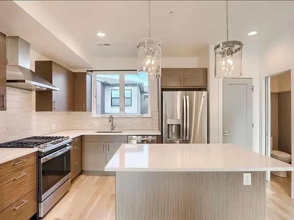 3rd image of 5469 S Curtice St #H