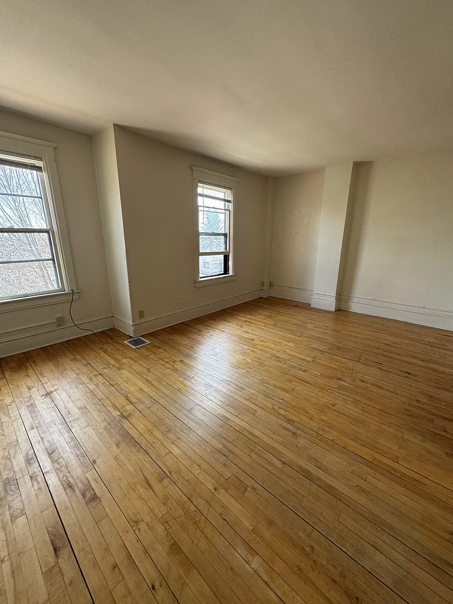 Building Photo - 1503 E 2nd St #2