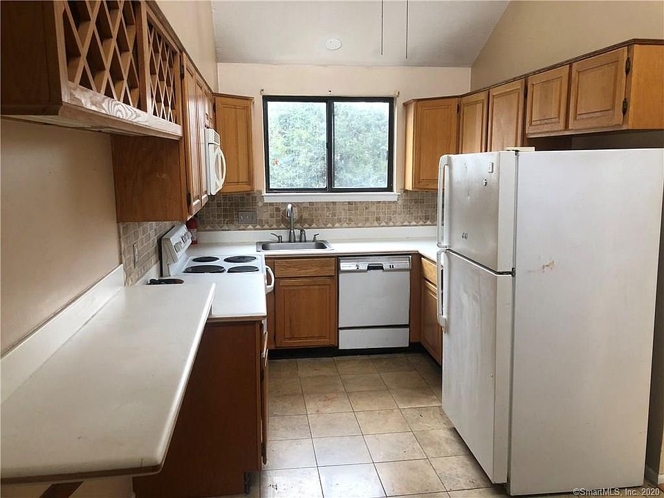 2nd image of 15 Rowayton Woods Dr #15