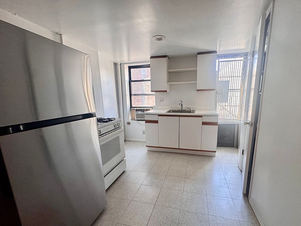 2nd image of 84 E 7th St APT 5