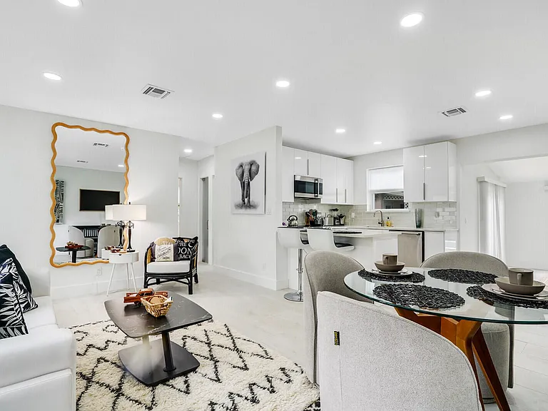 340 Summa St — Photo 2