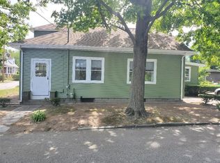 25 Booth Ave, Warwick, RI 02888