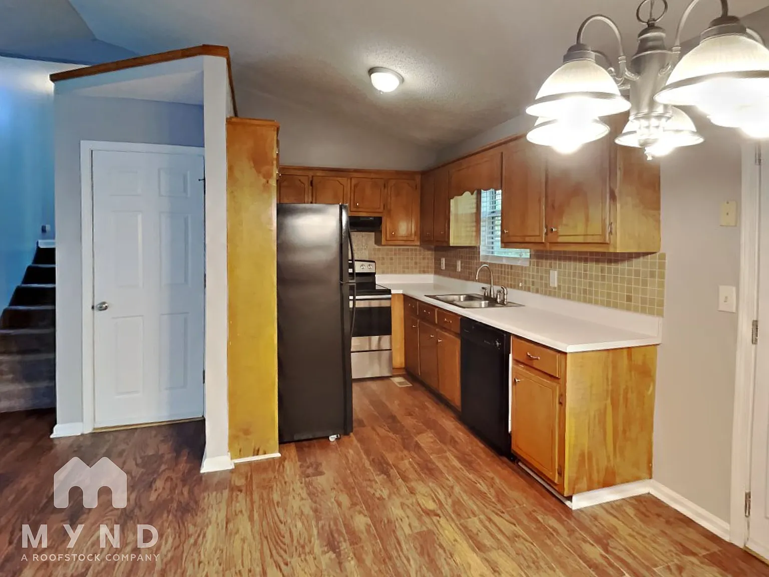 3 bed, 2.0 bath, 1115 sqft, $1,735 — Photo 3
