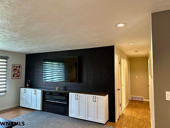 3rd image of 1745 Laurel Ave