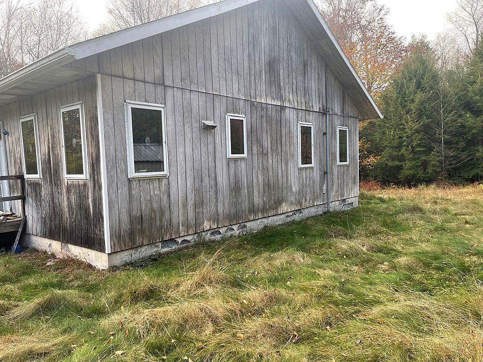 2nd image of 95 Hemlock Ln
