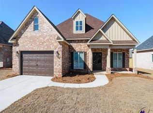 102 Woodwinds Ct, Kathleen, GA 31047