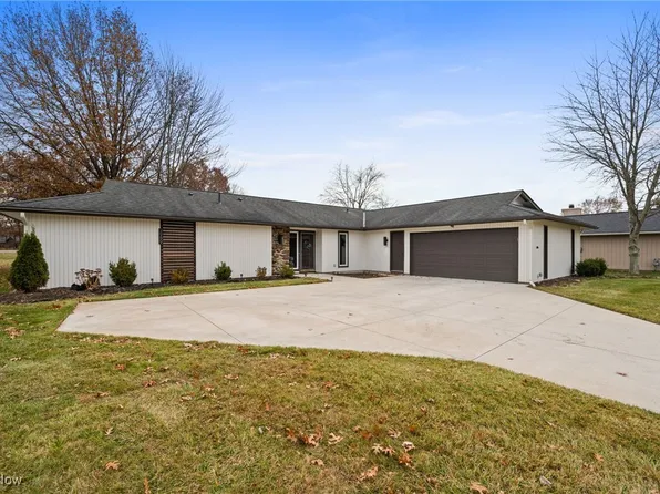 9989 Plum Brook Ln, Strongsville, OH 44149