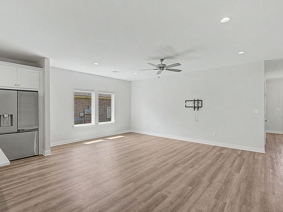 3rd image of 323 Mousse Ruelle Dr