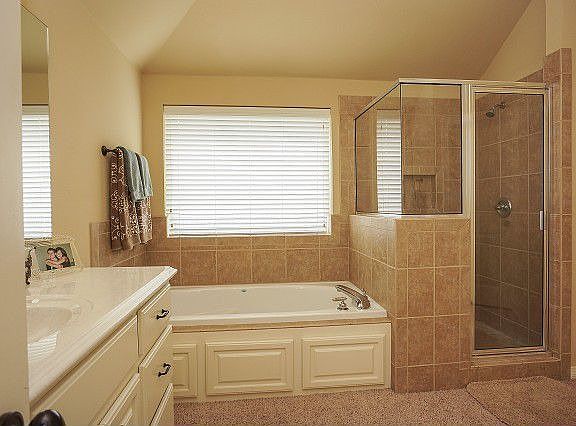 Whirlpool tub in private master bath 