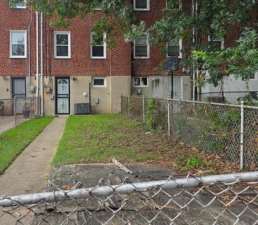 2nd image of 3646 Dudley Ave