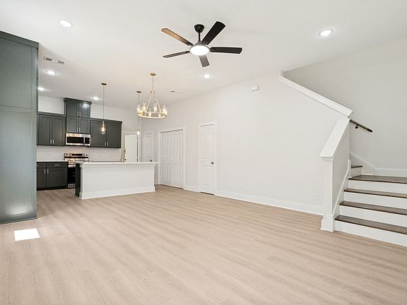 3rd image of 8009 Doreen Ave
