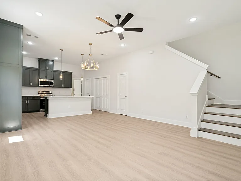 8009 Doreen Ave — Photo 3