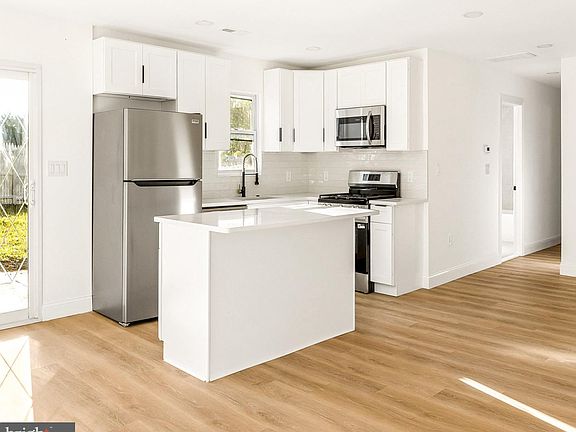 3rd image of 1146 Violet Ave