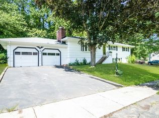 260 Fox Hill Rd, Stratford, CT 06614