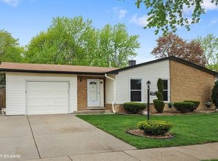 936 Wilshire Dr, Wheeling, IL 60090