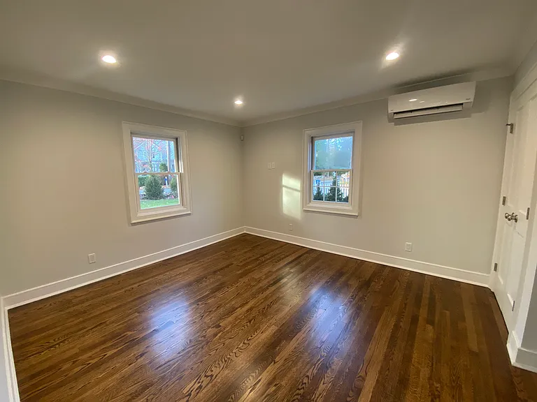 124 Shore Rd — Photo 9