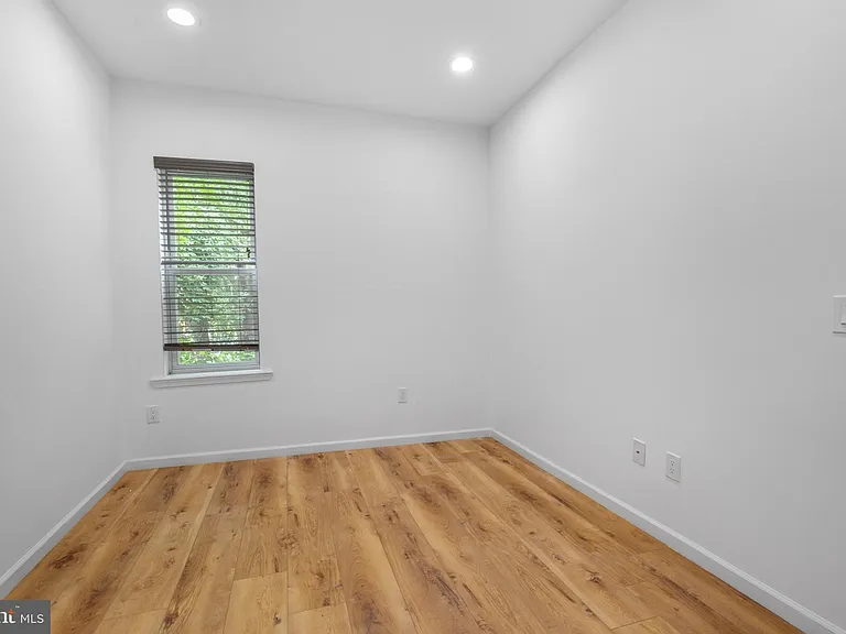 2516 W Master St — Photo 22