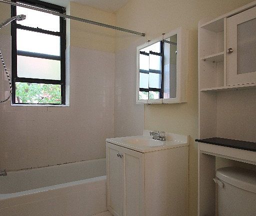 5th image of 719 W Barry Ave #721-2B
