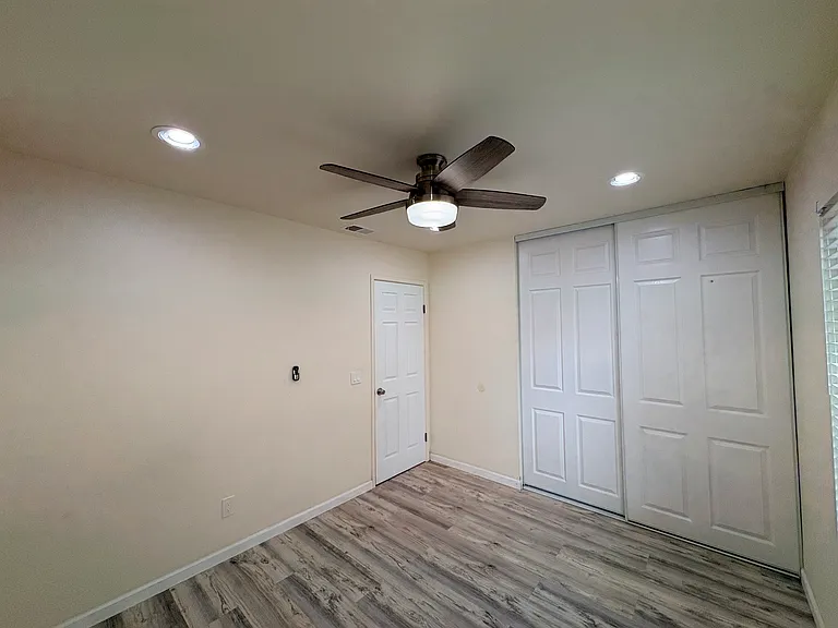 Bedroom2 (2)
