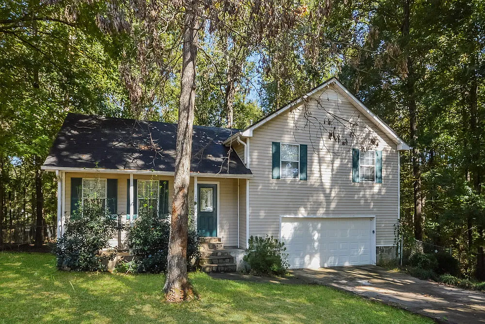 3 bed, 2.0 bath, 1322 sqft, $1,665 — Photo 2