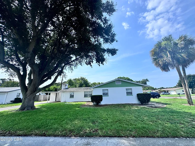 2405 Kenilworth Ave — Photo 3