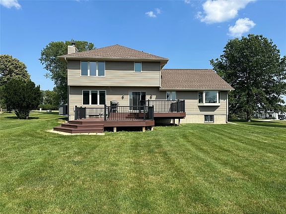 3rd image of 3904 Shady Oak Dr