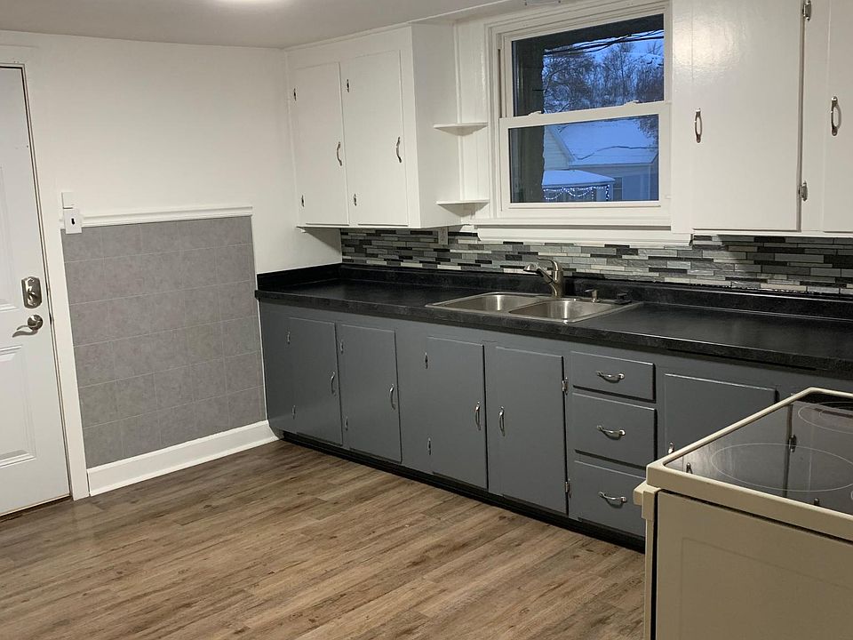 1st image of 321 E Lincoln St #9