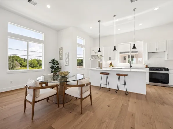 2806 Mills St, Houston, TX 77026