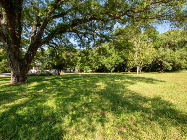 5 Armenia Dr, Pensacola, FL 32505