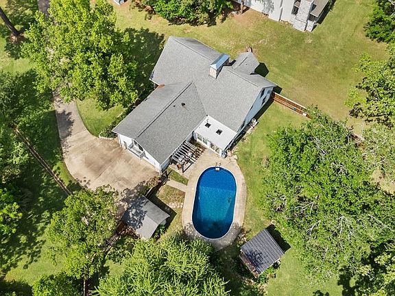 3rd image of 8 Pine Ridge Cir
