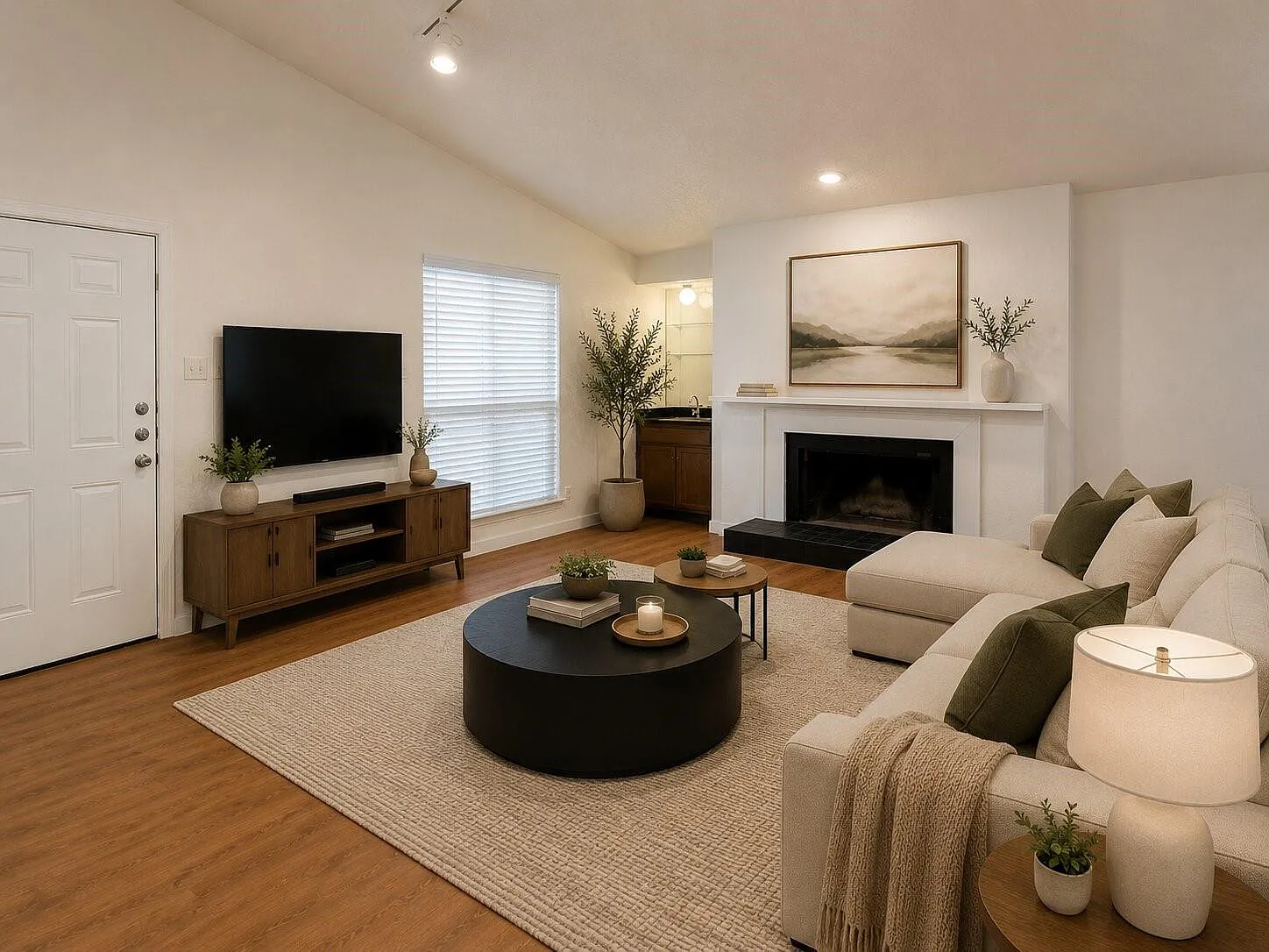 2 bed, 848 sqft, $1,350 — Photo 1