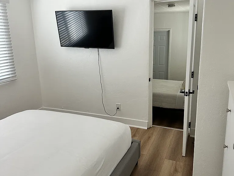 615 Florence St — Photo 9