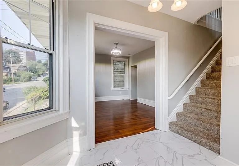 211 W Burgess St — Photo 11