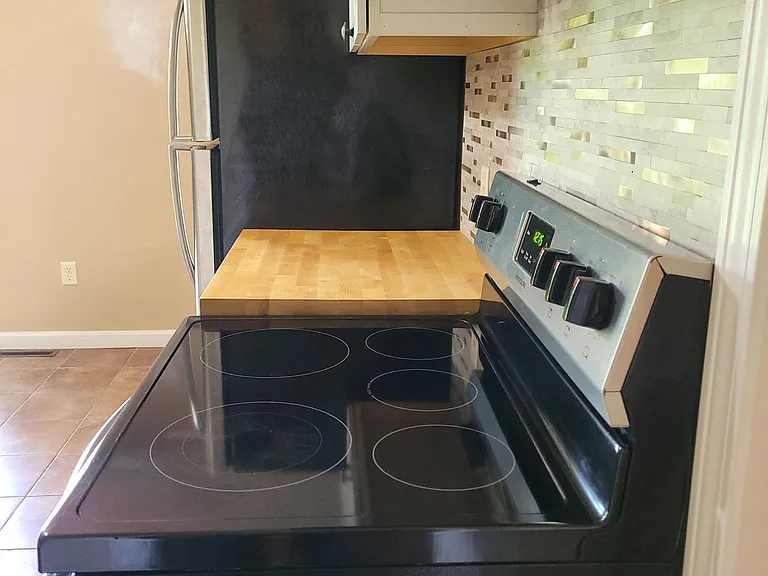 391 Putnam Pike #C — Photo 6
