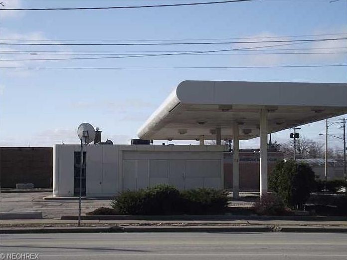 2nd image of 2803 Broadway