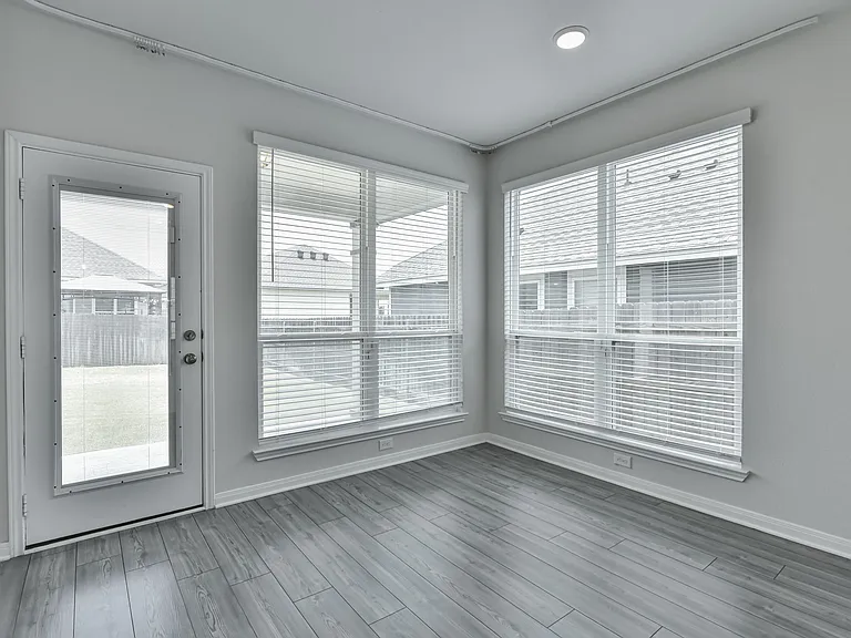 6306 Golden Gate Dr — Photo 36