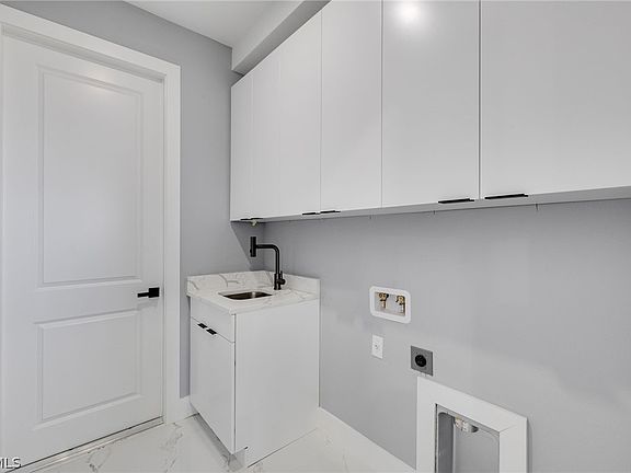 4th image of 212 NW 31st Pl