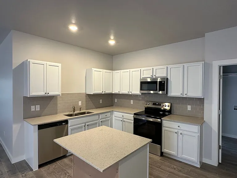 17009 Oak Ridge Cir — Photo 4