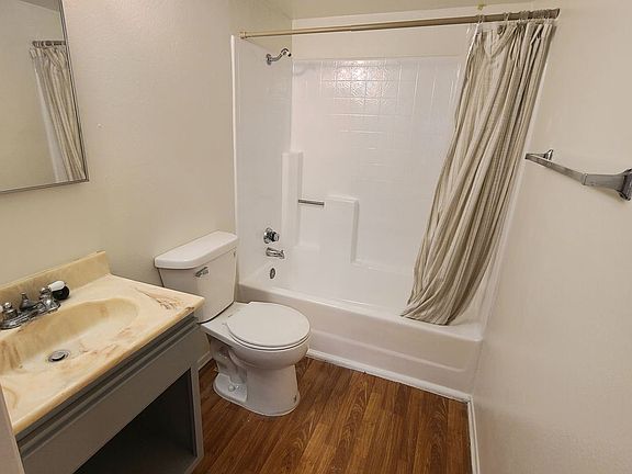 3rd image of 3228 Honolulu Ave #2
