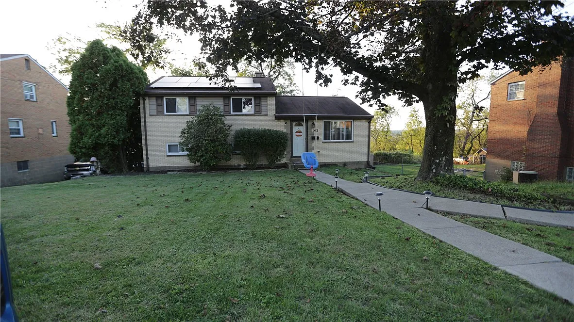 142 Xavier Dr photo 1