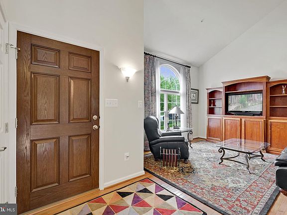 2nd image of 10559 Edwardian Ln #161