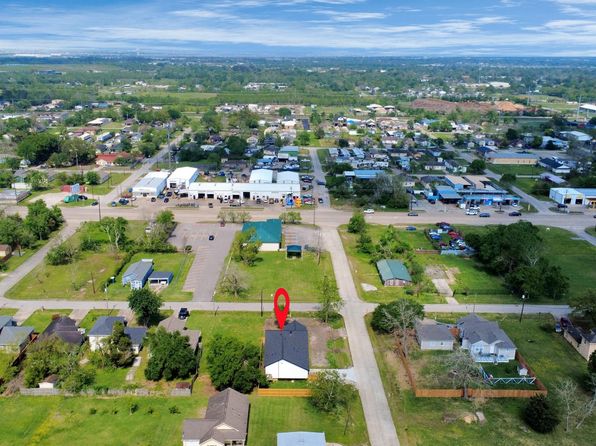 2718 Avenue F St, Dickinson, TX 77539