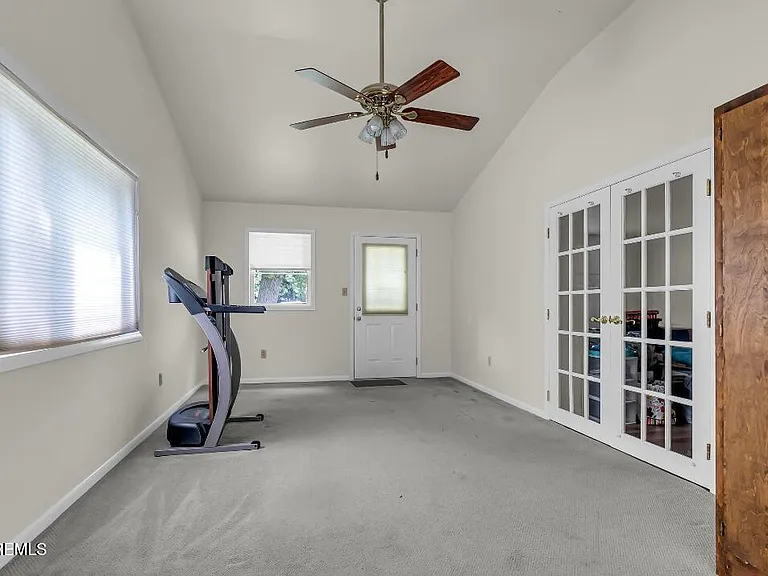 221 Harrison Ave — Photo 31