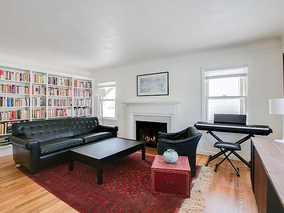 3rd image of 776 Parkview Ave