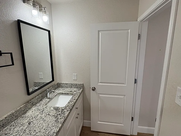 1842 Sweetwater Ln — Photo 9